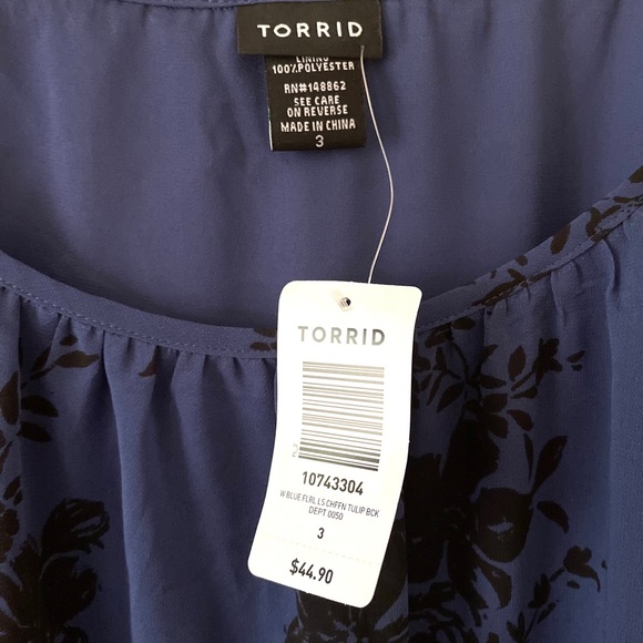 NWT Torrid Navy & Black Floral Tulip Back Blouse - Picture 6 of 10